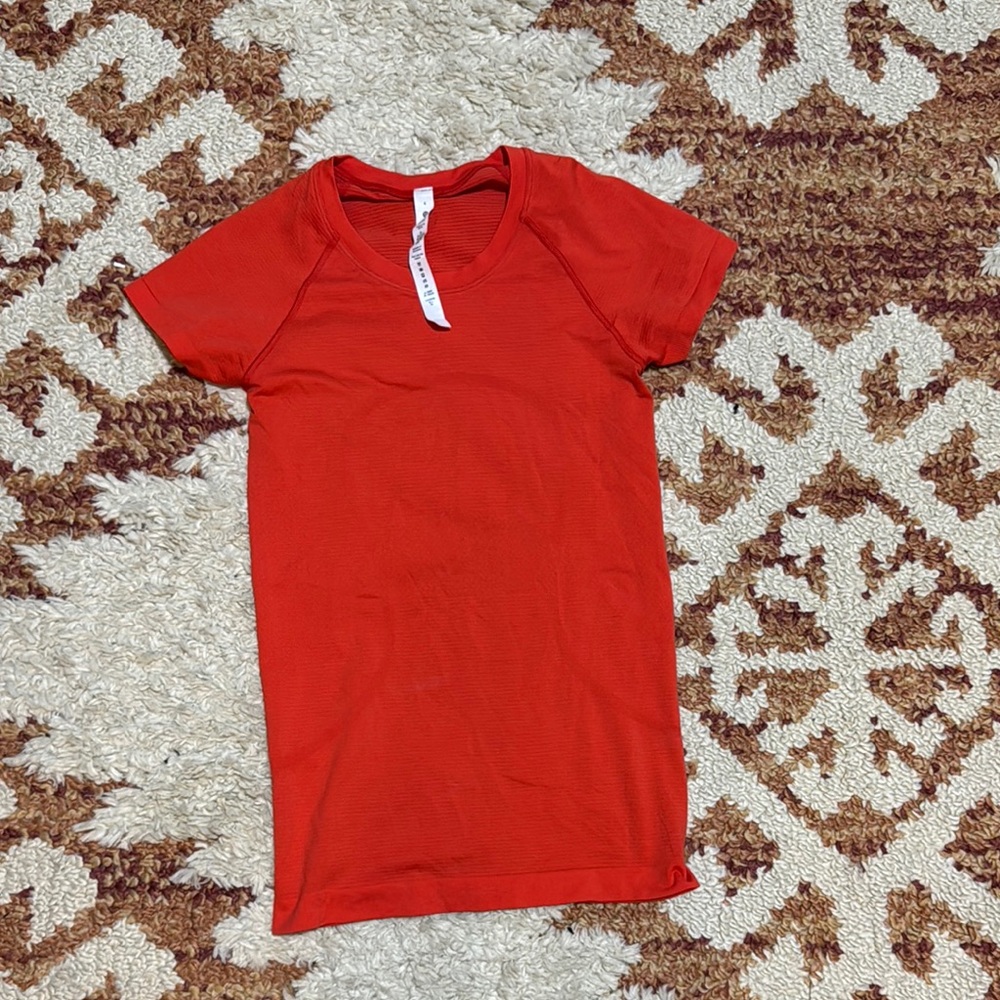 Lululemon swiftly tech short sleeve size 4